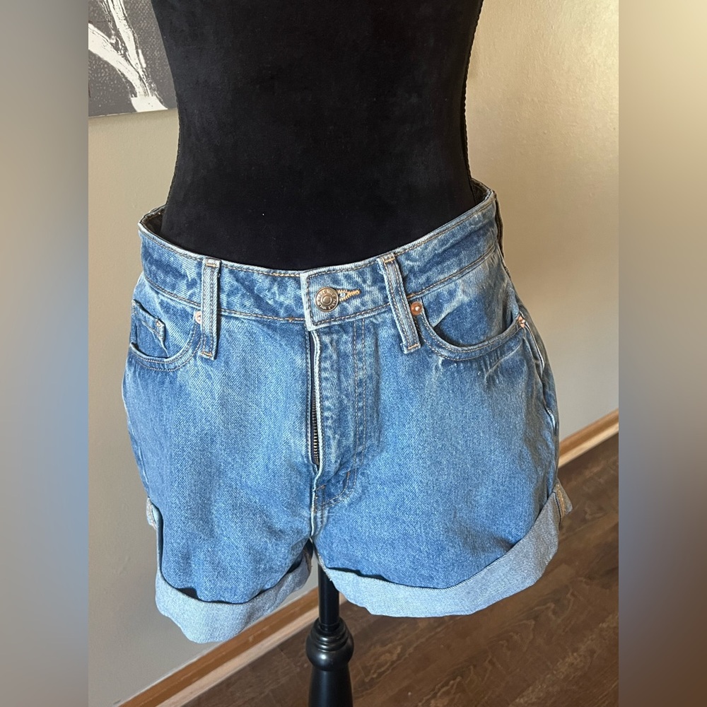 Wild Fable Womens Highest Rise Mom Shorts Denim Rolled Cuff Happy Size 8/29R